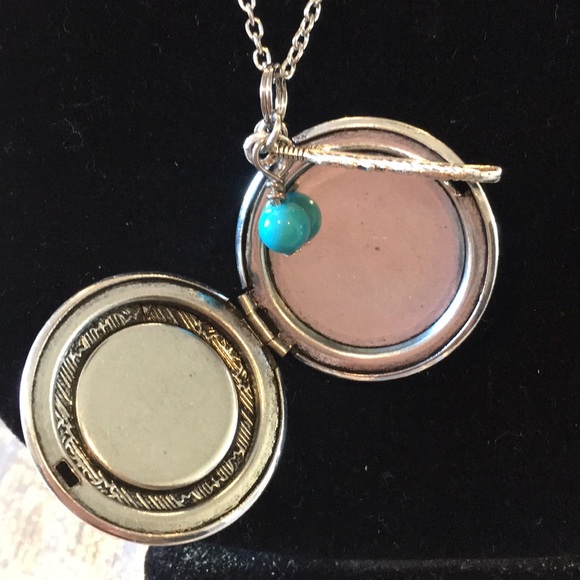 Aromatherapy essential oils diffuser necklace - Picture 5 of 7